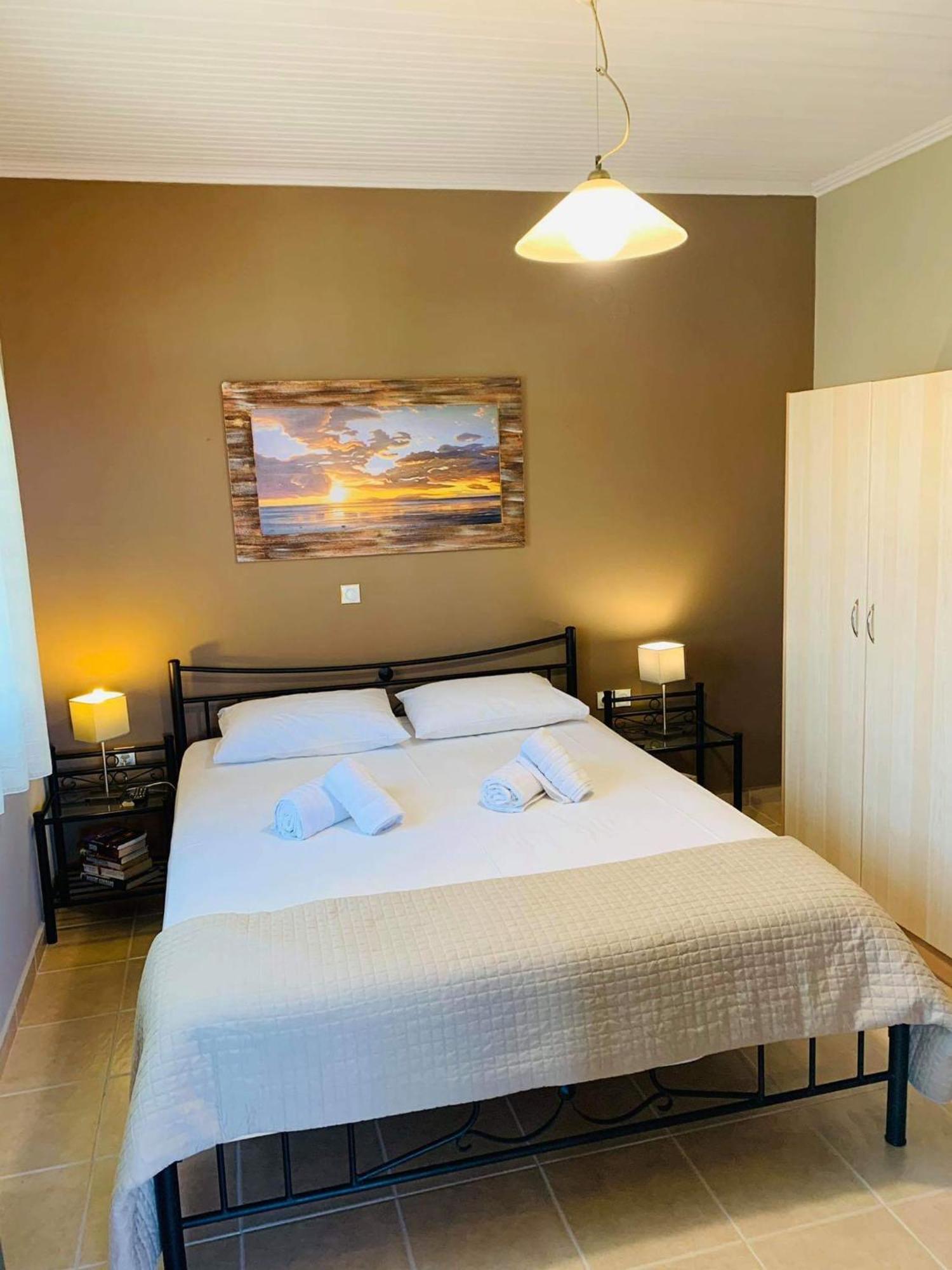Finikes Apartments Stoúpa Habitación foto